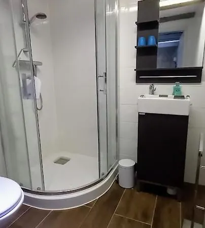 La Maisou-pastel Et Fleur Frühstückspension